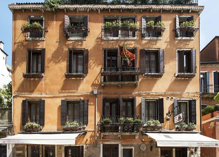 Hôtel de l'aéroport: Hotel Agli Alboretti